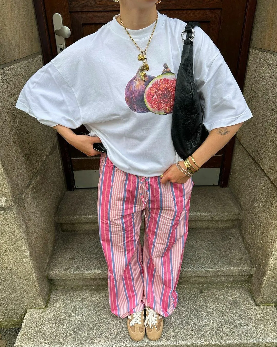 Women Graphic Oversized Tee Y2k Fruit Print Short Sleeve White Top Crewneck Cute Aesthetic Tee Shirts Summer