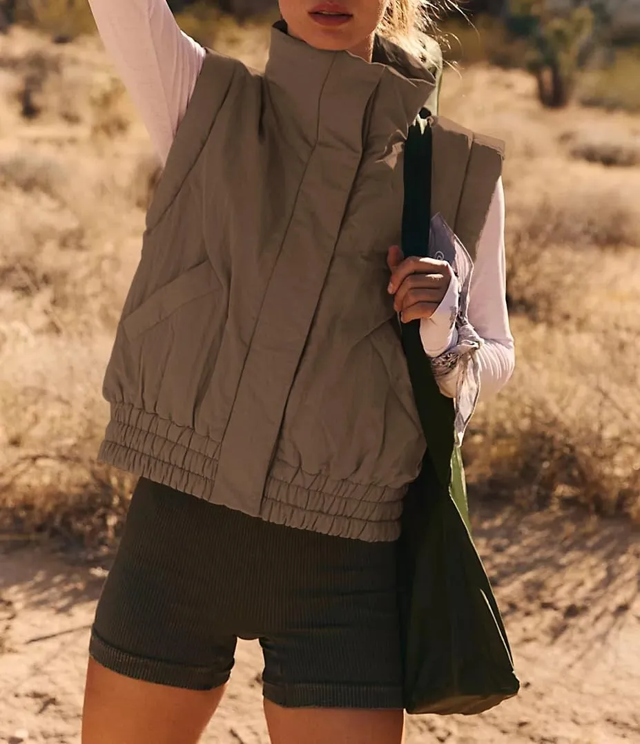 Women's Lightweight Puffer Vest Button Down Crop Qulited Vest Coat Stand Collar Sleeveless Padded Gilet With Pockets