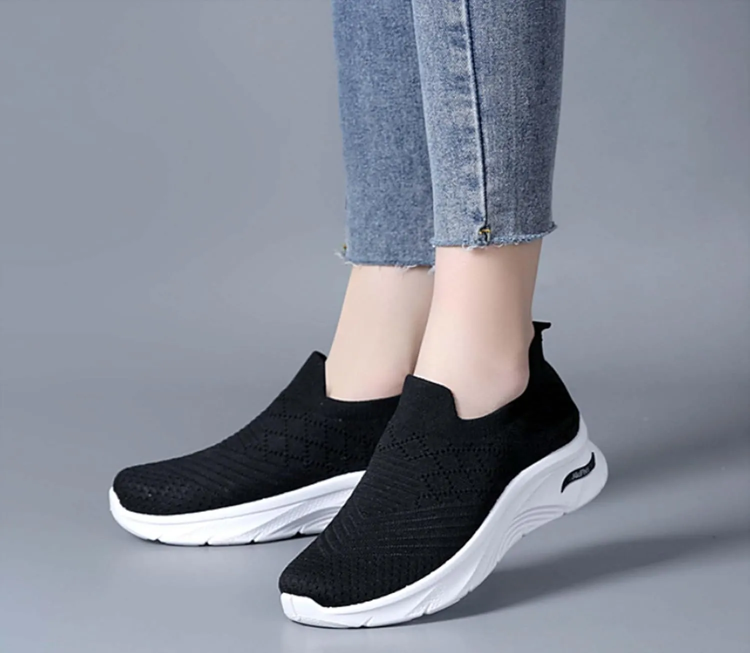 Women's Sports Shoes Breathable Soft Sole Non-Slip Wear-Resistant Running Slip on Tennis Lightweight Walking Sneakers